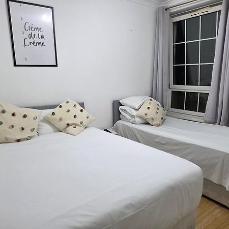 Budget Grey House Лондон Экстерьер фото