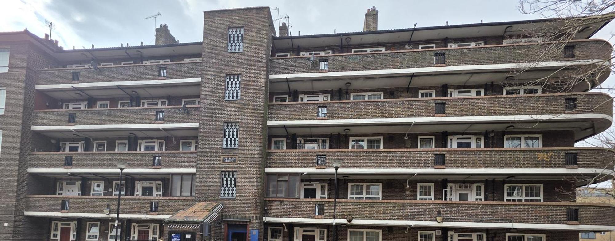 Budget Grey House Лондон Экстерьер фото