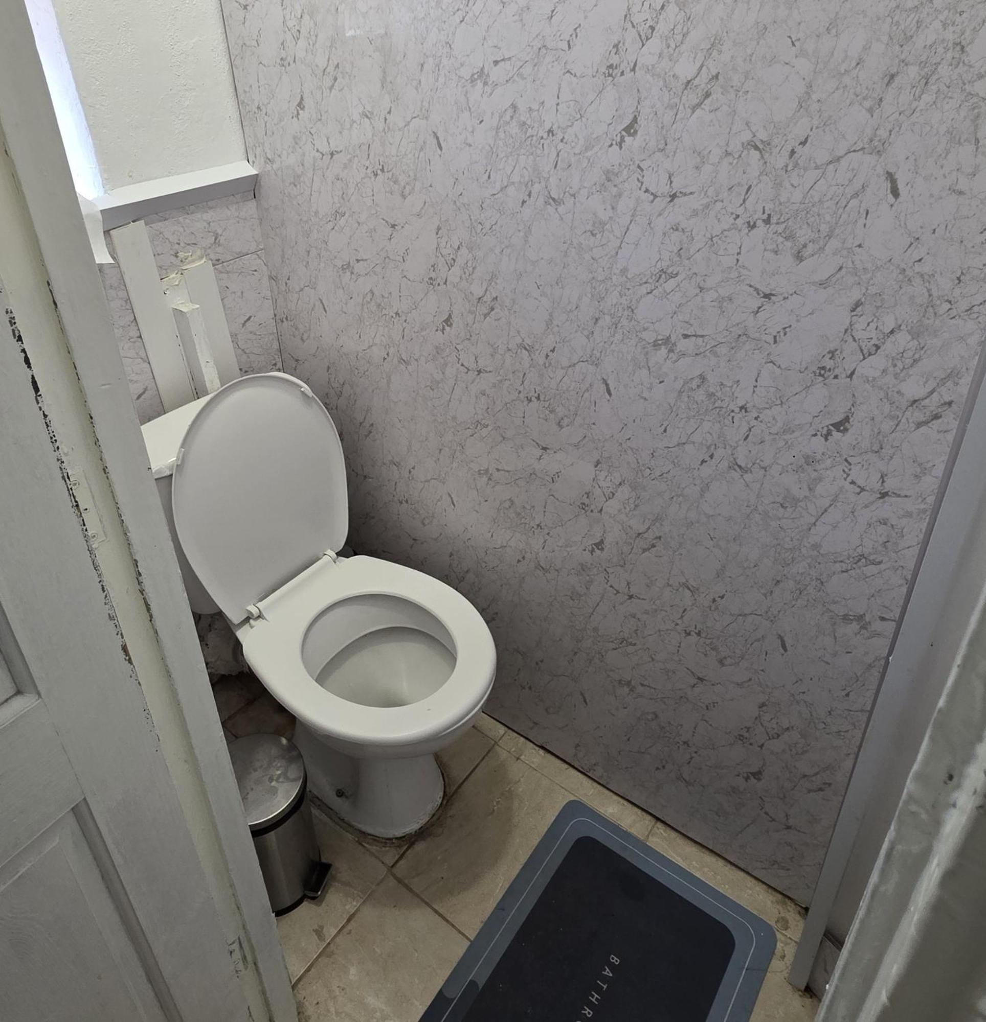 Budget Grey House Лондон Экстерьер фото