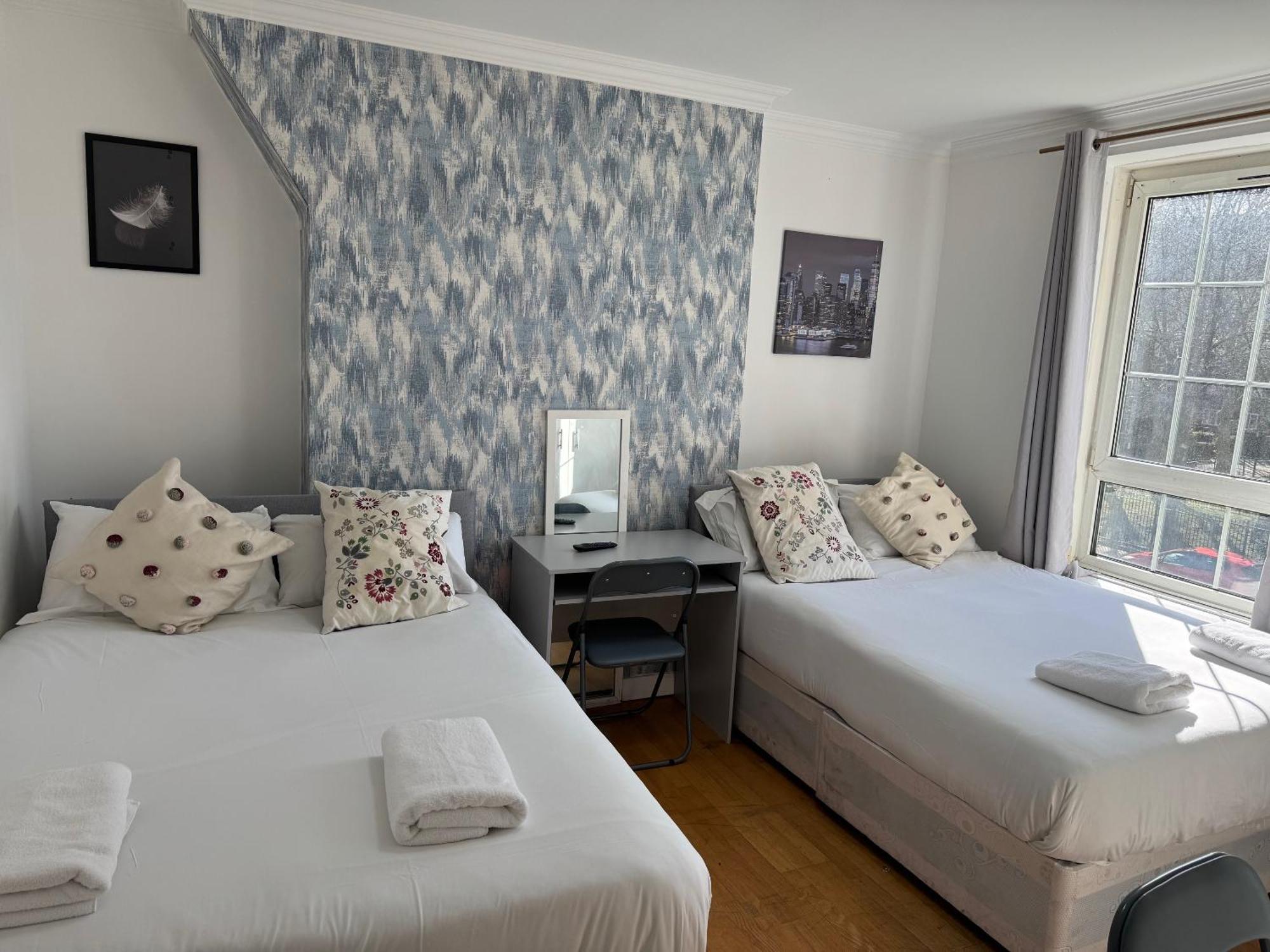 Budget Grey House Лондон Экстерьер фото